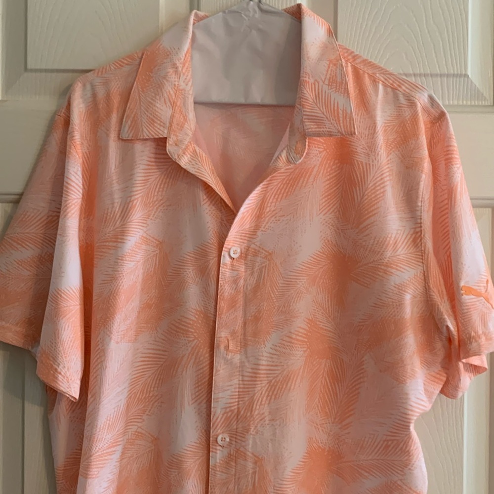 Gorgeous men’s Puma golf shirt. Worn once.